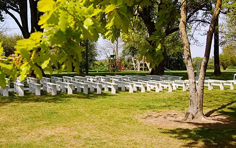 Photo du domaine le Petit Bigon proposant sa salle en location pour tous évènements en Mayenne à proximité de l'Ille et Vilaine