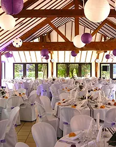 Photo du domaine le Petit Bigon proposant sa salle en location pour tous évènements en Mayenne à proximité de l'Ille et Vilaine