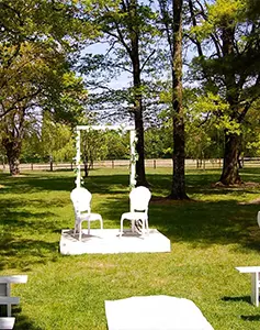 Photo du domaine le Petit Bigon proposant sa salle en location pour tous évènements en Mayenne à proximité de l'Ille et Vilaine